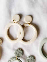 Load image into Gallery viewer, Ivy | Classic Spring