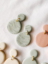 Load image into Gallery viewer, Shelby | Classic Spring