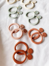 Load image into Gallery viewer, Ivy | Classic Spring