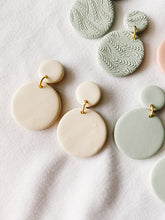 Load image into Gallery viewer, Shelby | Classic Spring