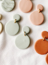 Load image into Gallery viewer, Shelby | Classic Spring