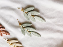 Load image into Gallery viewer, Dahlia | Classic Spring