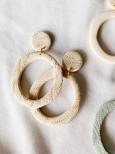 Load image into Gallery viewer, Ivy | Classic Spring