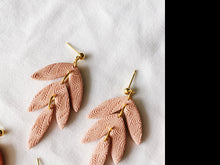 Load image into Gallery viewer, Dahlia | Classic Spring