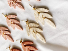 Load image into Gallery viewer, Dahlia | Classic Spring