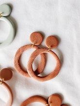 Load image into Gallery viewer, Ivy | Classic Spring