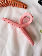 Load image into Gallery viewer, Bri Claw Clip