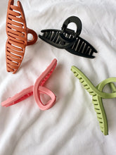 Load image into Gallery viewer, Bri Claw Clip