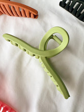 Load image into Gallery viewer, Bri Claw Clip