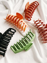 Load image into Gallery viewer, Julia Hair Claw