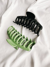 Load image into Gallery viewer, Julia Hair Claw