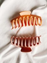 Load image into Gallery viewer, Julia Hair Claw