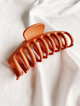 Load image into Gallery viewer, Julia Hair Claw
