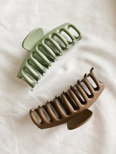 Load image into Gallery viewer, Julia Hair Claw