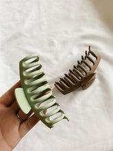 Load image into Gallery viewer, Julia Hair Claw