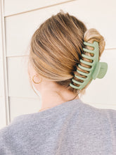 Load image into Gallery viewer, Julia Hair Claw