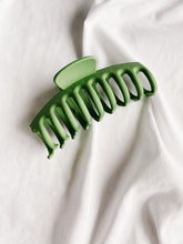 Load image into Gallery viewer, Julia Hair Claw