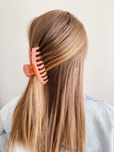 Load image into Gallery viewer, Julia Hair Claw