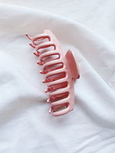 Load image into Gallery viewer, Julia Hair Claw