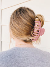 Load image into Gallery viewer, Julia Hair Claw