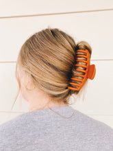 Load image into Gallery viewer, Julia Hair Claw