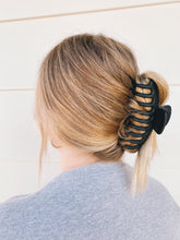 Load image into Gallery viewer, Julia Hair Claw