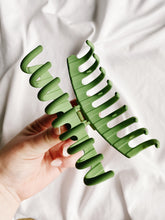 Load image into Gallery viewer, Julia Hair Claw