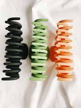 Load image into Gallery viewer, Julia Hair Claw