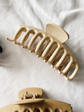 Load image into Gallery viewer, Julia Hair Claw