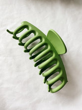 Load image into Gallery viewer, Julia Hair Claw