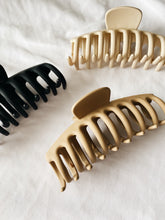 Load image into Gallery viewer, Julia Hair Claw