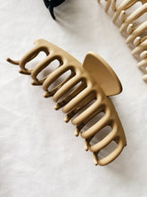 Load image into Gallery viewer, Julia Hair Claw