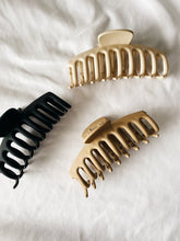 Load image into Gallery viewer, Julia Hair Claw